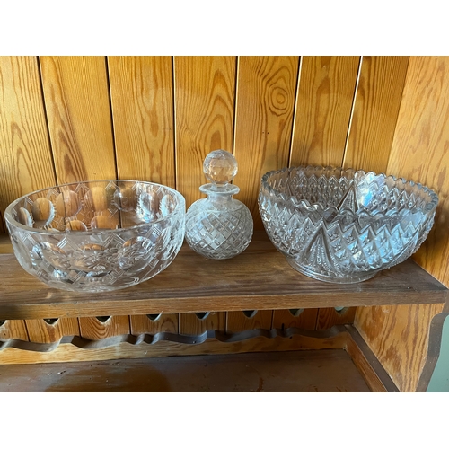 379 - Mixed glass wares, two bowls and a dessing table pot.

This lot is collection only