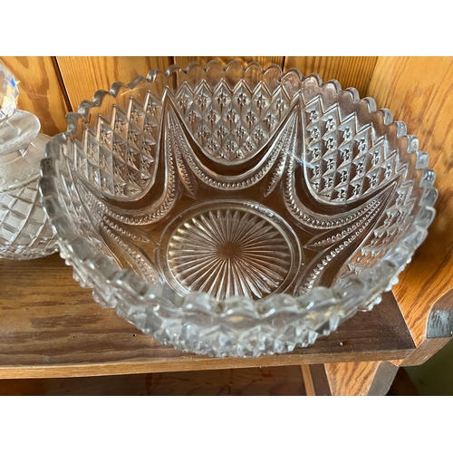 379 - Mixed glass wares, two bowls and a dessing table pot.

This lot is collection only