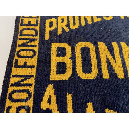 33 - Breweryana, a tapestry Champagne advertising mat 70 cm x 50 cm.

This lot is available for in-house ... 