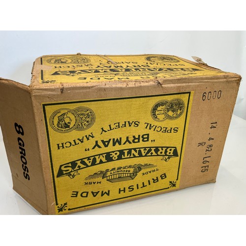 37 - Phillumeny, a large packing box advertising for Bryant and May matches. 47 cm x 30 cm x 32 cm.

This... 