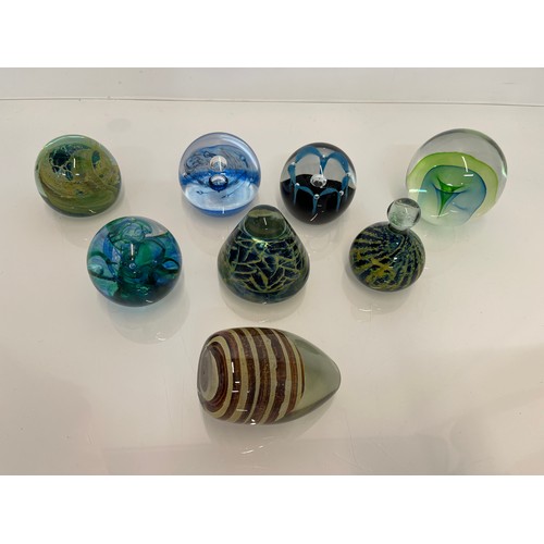 497 - A collection of 8 glass paper weights, Modena, Caithness and Selkirk Glass.

This lot is available f... 