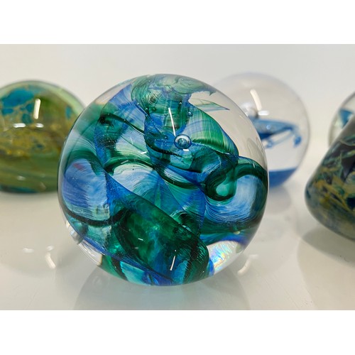 497 - A collection of 8 glass paper weights, Modena, Caithness and Selkirk Glass.

This lot is available f... 