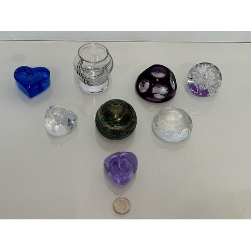 499 - A collection of 7 glass paper weights and a vase.

This lot is available for in-house shipping