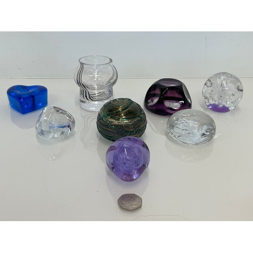 499 - A collection of 7 glass paper weights and a vase.

This lot is available for in-house shipping