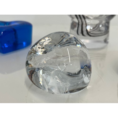 499 - A collection of 7 glass paper weights and a vase.

This lot is available for in-house shipping