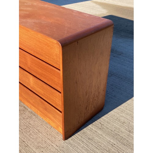 70 - Danish mid century teak designer furniture, a large 8 drawer chest 184 cm long by Mobelfabrik.

This... 