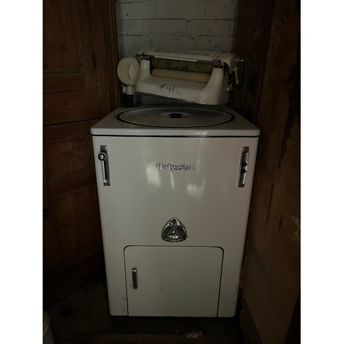 185 - A white enamelled Hotpoint washing machine and mangle.

This lot is collection only.