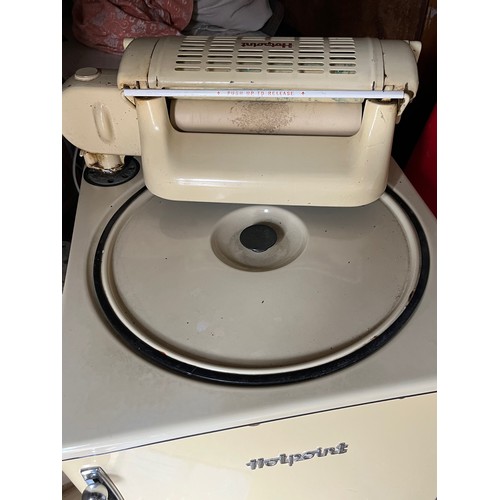 186 - A cream enamelled Hotpoint washing machine and mangle.

This lot is collection only.