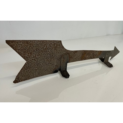 193 - Wrought iron blacksmith made directional arrow possibly from a weather vane. 50 cm long.

This lot i... 