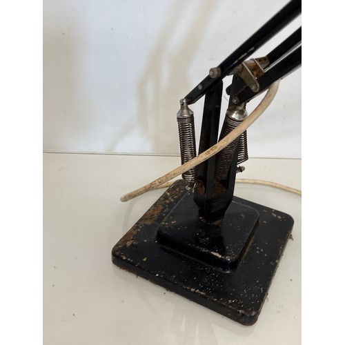 163 - An original Anglepoise desk lamp.

This lot is available for in-house shipping