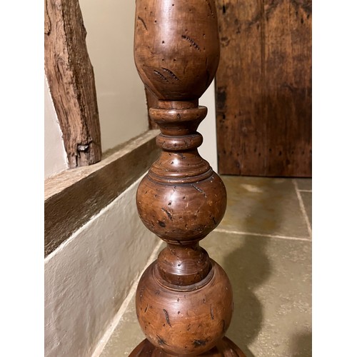 218 - Large turned wooden stand 100cm tall 17 cm diameter at the top and 30 cm diameter at the base.

This... 