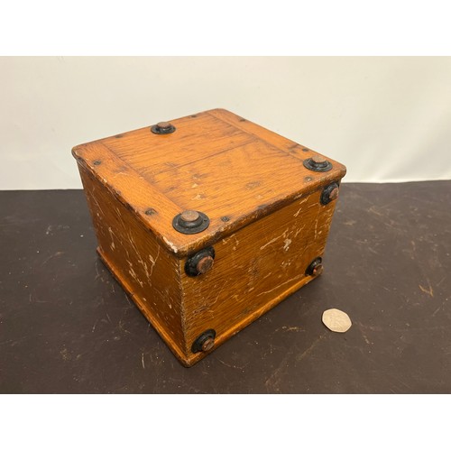 289 - Vintage engineering tools, oak cased electrical test meter, 18cm x 18cm x 14cm 

This lot is availab... 