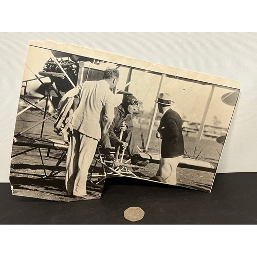 152 - American Ephemera, Edwardian pioneer aviation interest, a period press photograph of Col Charles Lin... 