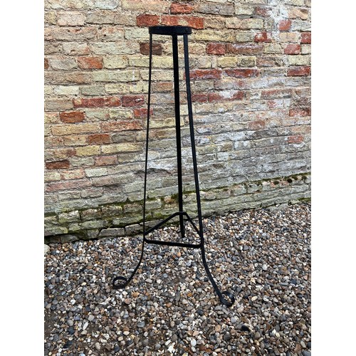 519 - Wrought iron Jardinere stand 108 cm high 14 cm dia at the top.

This lot is collection only.