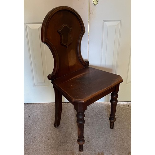 239 - A shield backed hall chair with turned front legs.

This lot is collection only