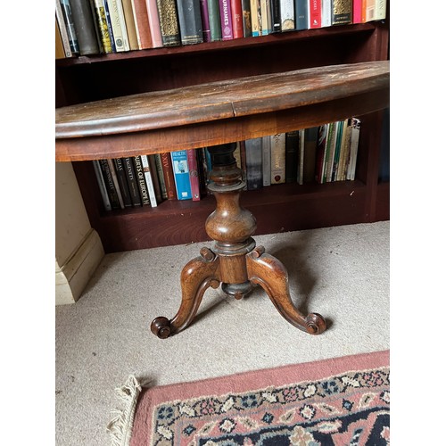 246 - Oval topped side table with inlaid decoration.

This lot is collection only.