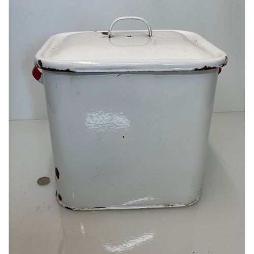 472 - Enamelled bread bin 32 cm x 26 cm x 34 cm high.

This lot is available for in-house shipping