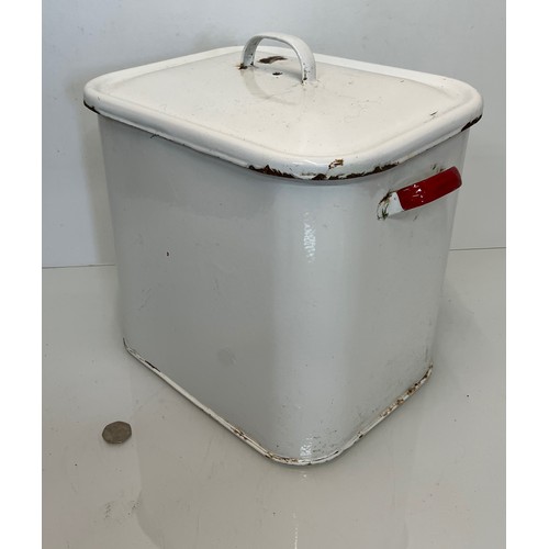 472 - Enamelled bread bin 32 cm x 26 cm x 34 cm high.

This lot is available for in-house shipping