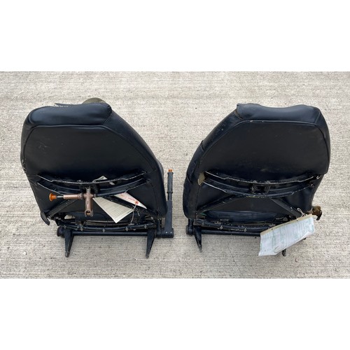 473 - Aviation collectable, A pair of Cockpit seats from a 1950’s De Havilland Dove.

This lot is Collecti... 