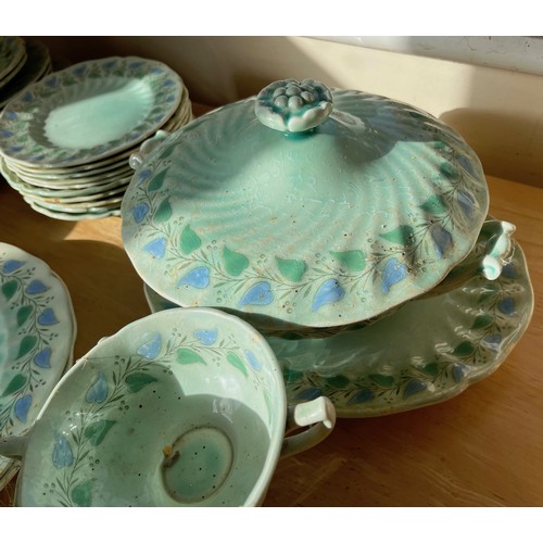 512 - Collection of Royal Doulton Melody pattern dinner wares.

This lot is available for in-house shippin... 