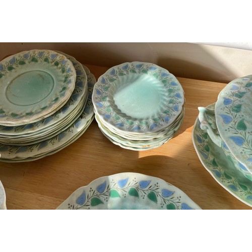 512 - Collection of Royal Doulton Melody pattern dinner wares.

This lot is available for in-house shippin... 