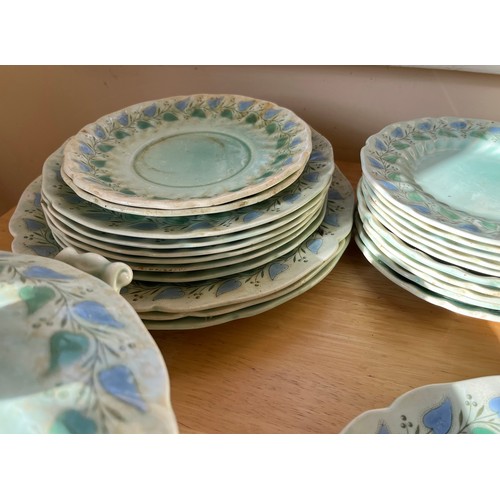 512 - Collection of Royal Doulton Melody pattern dinner wares.

This lot is available for in-house shippin... 