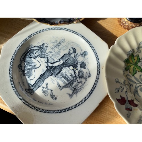 515 - A collection of decorative table wares.

This lot is available for in-house shipping