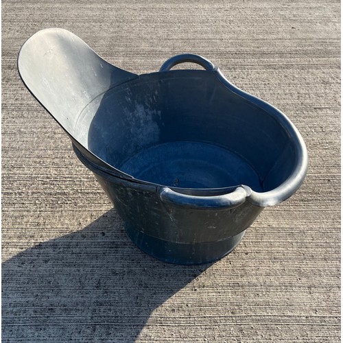 345 - An unusual Galvanised tin bath, great for the Christmas tree container or for summer planting. 57 cm... 