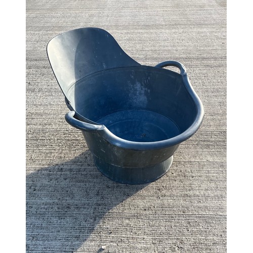 345 - An unusual Galvanised tin bath, great for the Christmas tree container or for summer planting. 57 cm... 