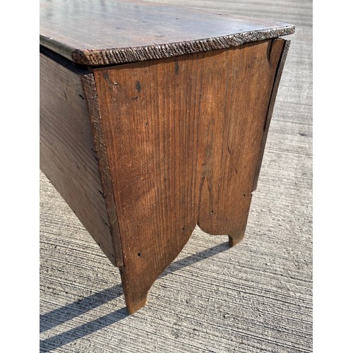 347 - Antique furniture, a six plank coffer with internal candle box, 112 cm x 41 cm x 55 cm high.

This l... 