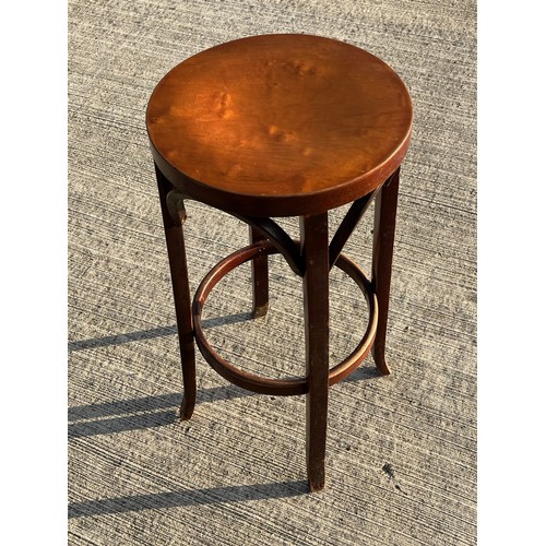 359 - Thonet style bentwood stool or stand, nice burr veneer to the top, 36 cm in diameter 75.5 cm tall.

... 