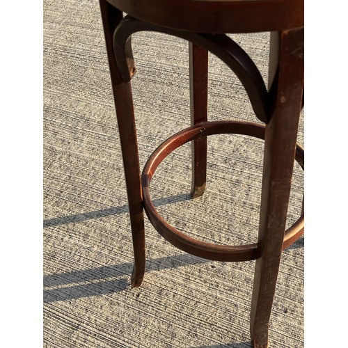 359 - Thonet style bentwood stool or stand, nice burr veneer to the top, 36 cm in diameter 75.5 cm tall.

... 