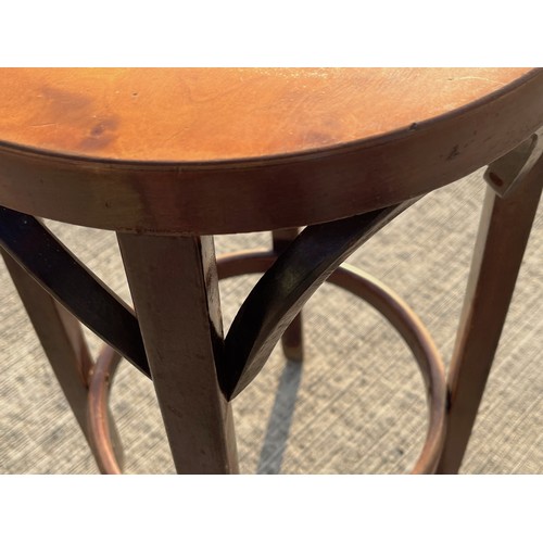 359 - Thonet style bentwood stool or stand, nice burr veneer to the top, 36 cm in diameter 75.5 cm tall.

... 