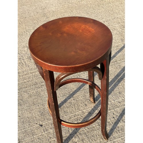 359 - Thonet style bentwood stool or stand, nice burr veneer to the top, 36 cm in diameter 75.5 cm tall.

... 