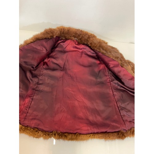 375 - Ladies fur coat.

This lot is available for in-house shipping