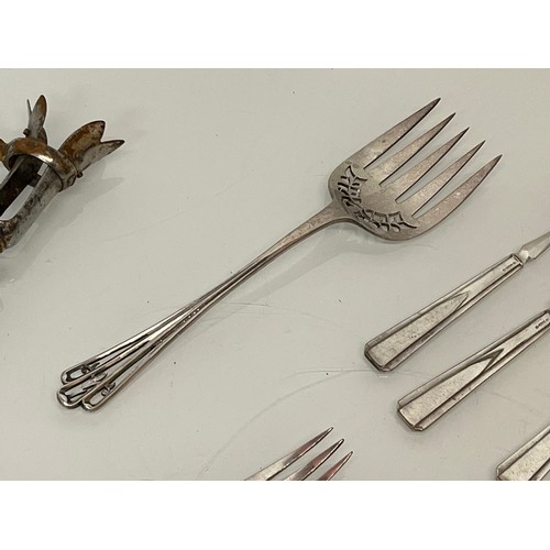 18 - Mid century cutlery, flat wares, a set of hall marked and with a registered design mark, art deco fi... 