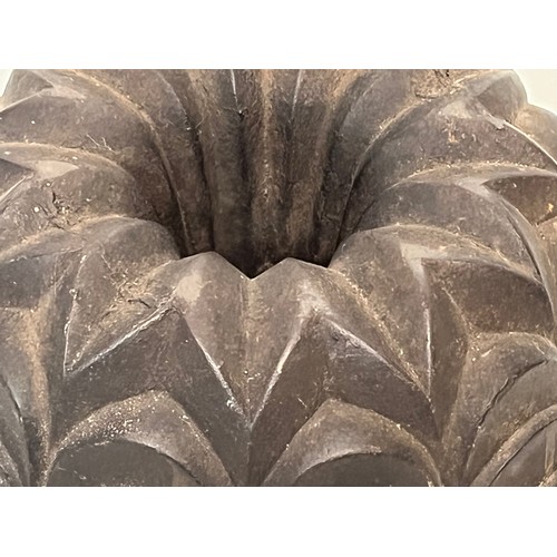 24 - Victorian kitchenalia, a large cast iron mould, 27 cm diameter.

This lot is available for in-house ... 