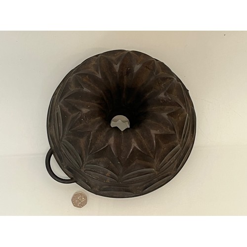 24 - Victorian kitchenalia, a large cast iron mould, 27 cm diameter.

This lot is available for in-house ... 