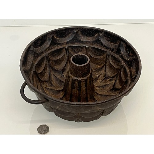 24 - Victorian kitchenalia, a large cast iron mould, 27 cm diameter.

This lot is available for in-house ... 