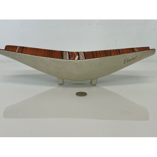 28 - Mid Century art pottery bowl marked for Etretat.

This lot is available for in-house shipping