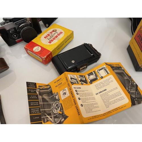 47 - Vintage photographic equipment, 2 boxed Kodak and other camera’s.


This lot is available for in-hou... 