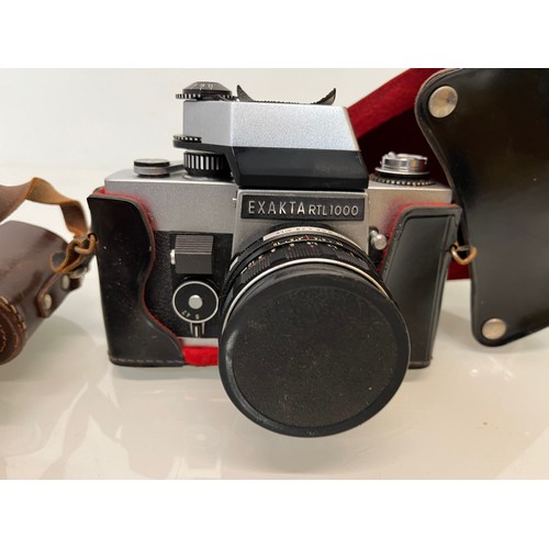 47 - Vintage photographic equipment, 2 boxed Kodak and other camera’s.


This lot is available for in-hou... 