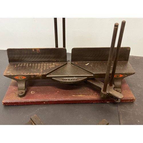 55 - Tools, mitre table and saw and a clamp, from a large collection of carpentry and other tools.

This ... 