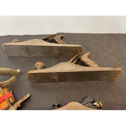 56 - Tools, five wood working planes, Stanley etc, from a large collection of carpentry and other tools.
... 