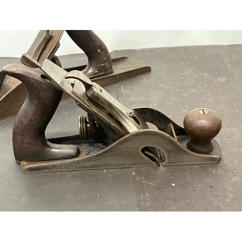 61 - Tools, six wood working planes, Stanley etc, from a large collection of carpentry and other tools.

... 