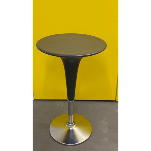 67 - Mid Century designer furniture, an adjustable 'Bombo' bar table from Magis, made in Italy. A design ... 