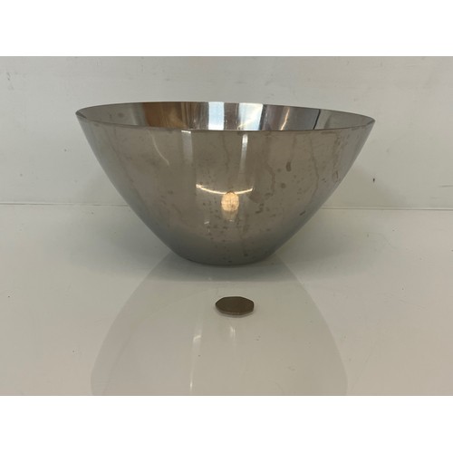 75 - Mid century Danish stainless steel fruit bowl by Lundtofte. 24 cm diameter.

This lot is available f... 