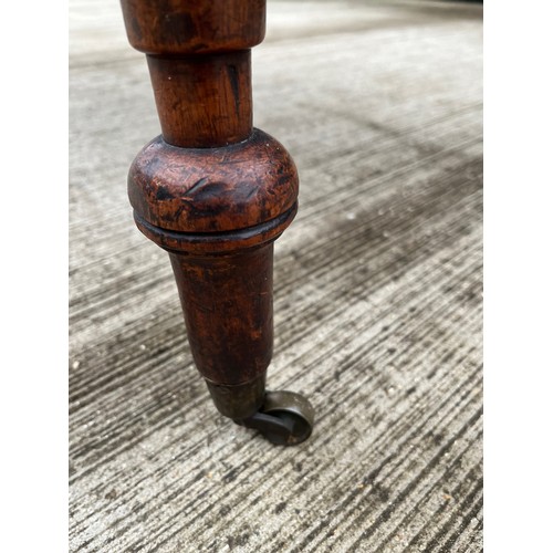 95 - Mahogany dinning room furniture, a Pembroke table with a nicely figured top.

This lot is collection... 