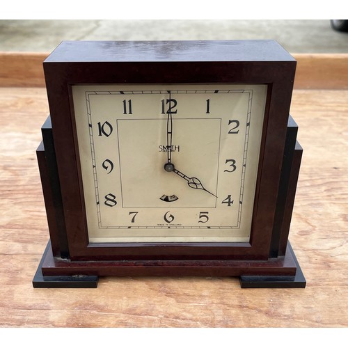 97 - Art Deco Smiths mantle clock with a brown Bakerlite case.

This lot is available for in-house shippi... 