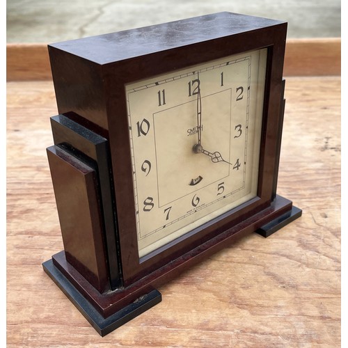 97 - Art Deco Smiths mantle clock with a brown Bakerlite case.

This lot is available for in-house shippi... 